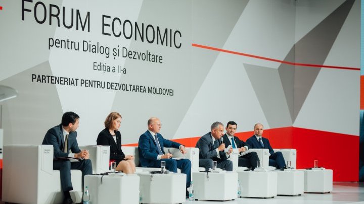 Over 800 businessmen attended Economic Forum for Dialogue and Development hosted by AOAM 