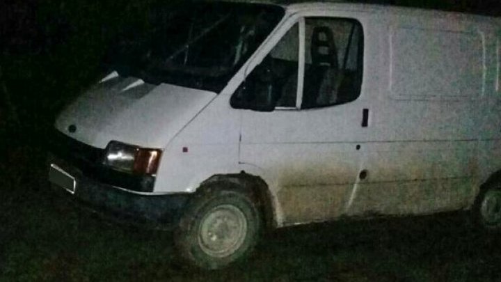 Stolen bus from Criuleni abandoned near border. Police searches for the robbers