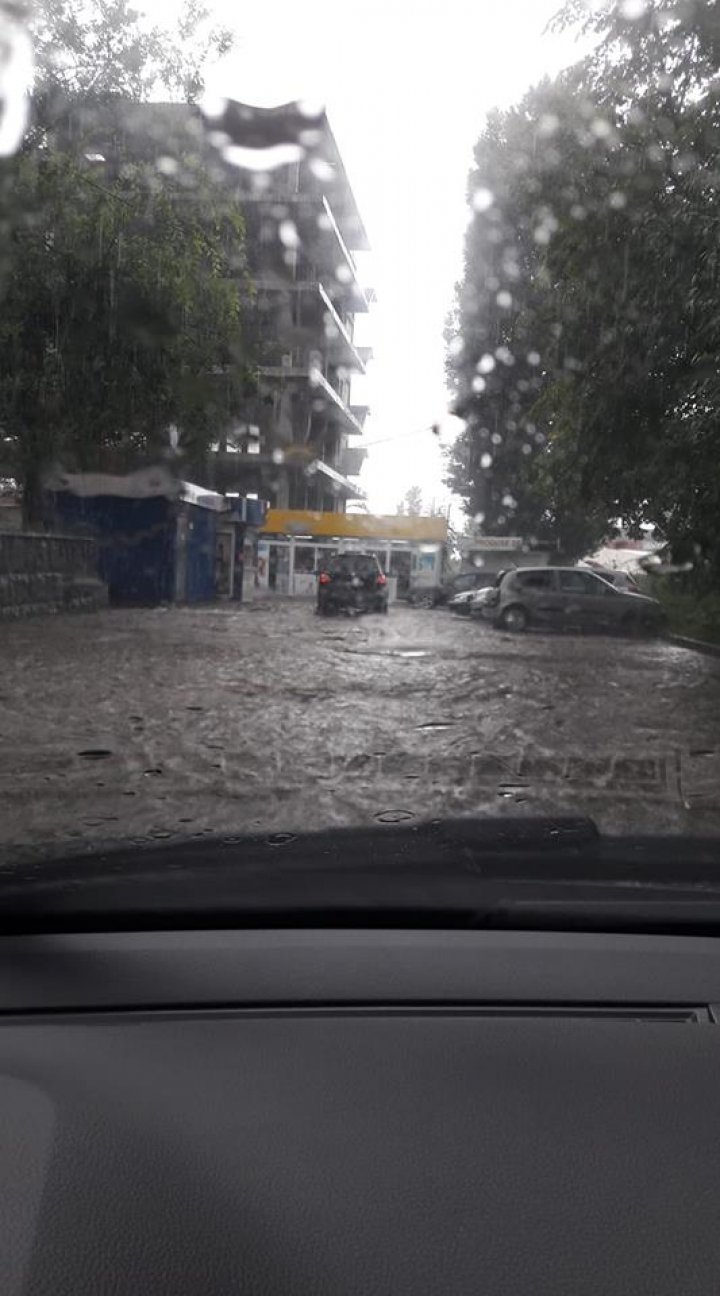 Heavy rain flooded Chisinau streets (video/photo)