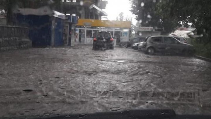 Heavy rain flooded Chisinau streets (video/photo)