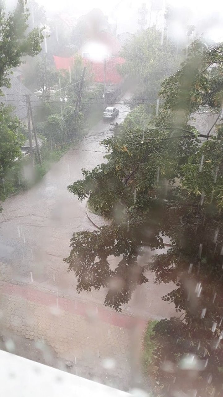 Heavy rain flooded Chisinau streets (video/photo)