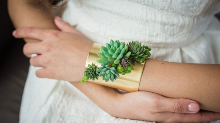 Blooming business. Woman decided to create jewelries using dried flowers