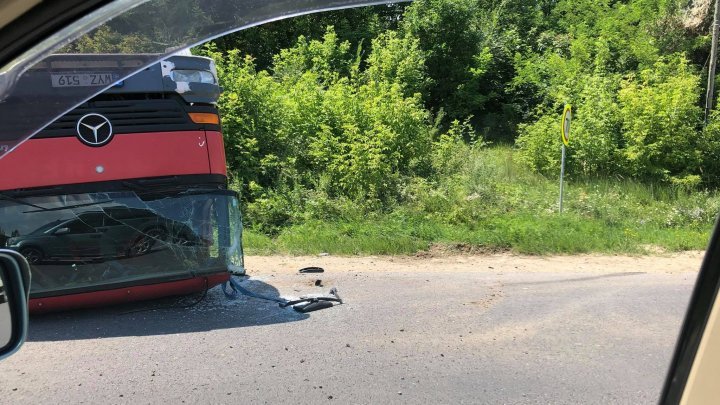 Grave accident at exist of Chisinau. Truck overturned on road. Ambulance on site 