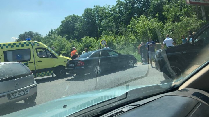 Grave accident at exist of Chisinau. Truck overturned on road. Ambulance on site 