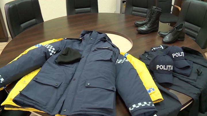 Renewed uniforms offered to policemen 