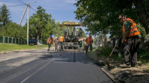 Employees of Exdrupo started to repair Ialoveni street from Durlesti, last night
