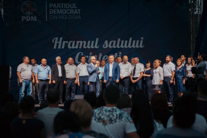 Cristesti and Valea-Trestieni villages from Nisporeni district celebrated Village's Day. What presents did Vlad Plahotniuc bring