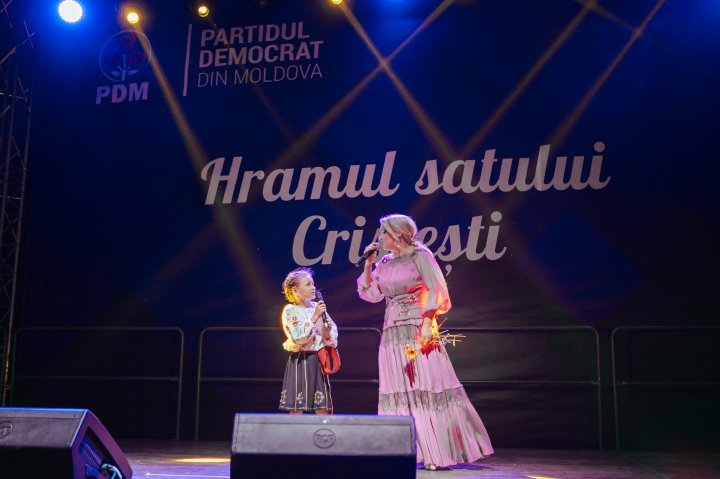 Cristesti and Valea-Trestieni villages from Nisporeni district celebrated Village's Day. What presents did Vlad Plahotniuc bring