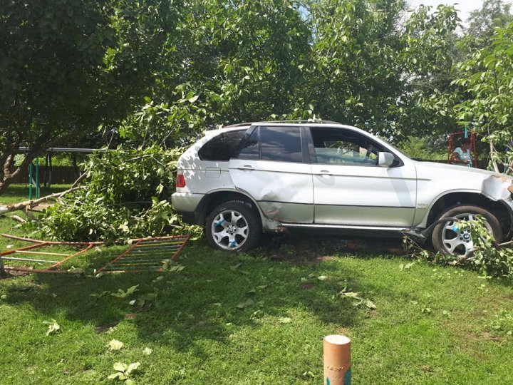 Man from Ungheni crashed into playground (PHOTO)