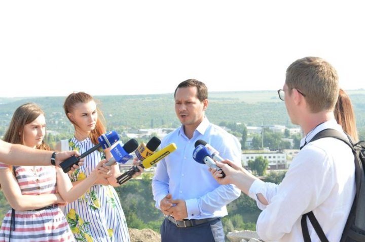 Bac river bank transformed in trash bin. Chisinau City Hall asked Prosecutor's Office and Ecologic Agency to solve the issue