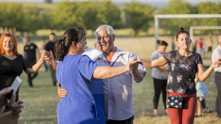 Pavel Filip in Panasesti. What present did he bring for the residents of the village