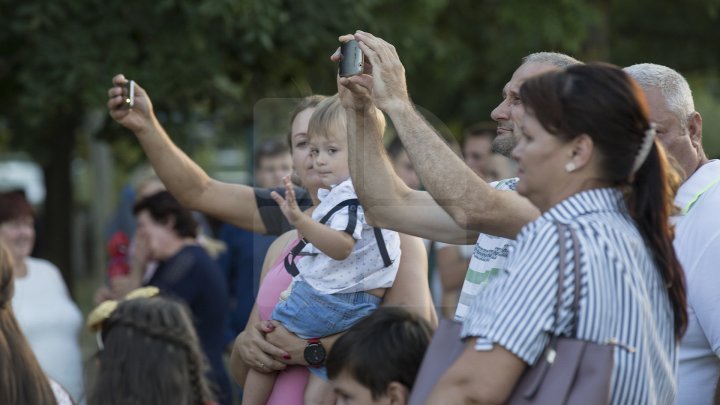 Pavel Filip in Panasesti. What present did he bring for the residents of the village