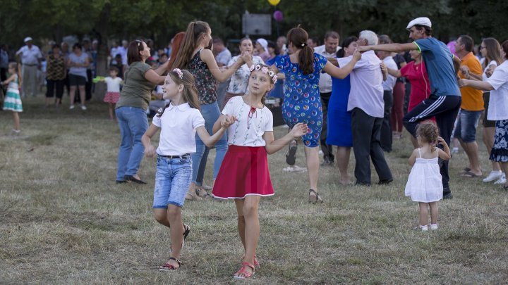 Pavel Filip in Panasesti. What present did he bring for the residents of the village