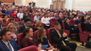 Team of Ministry of Economy and Infrastructure team, in dialogue with inhabitants of Causeni district