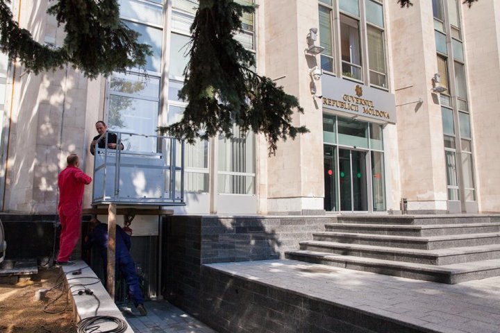 Government will be more accessible for citizens. Today, they installed ramp to facilitate the access of people (PHOTO)