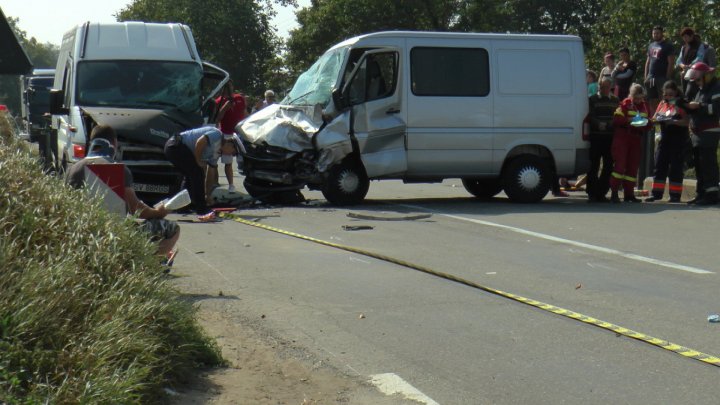 Minibus with Moldovans involved in a SERIOUS ACCIDENT in Romania: THERE ARE VICTIMS. SMURD helicopter has been involved