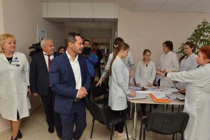 Ruslan Codreanu paid visit to Sf.Treime hospital after it has been repaired (PHOTO)