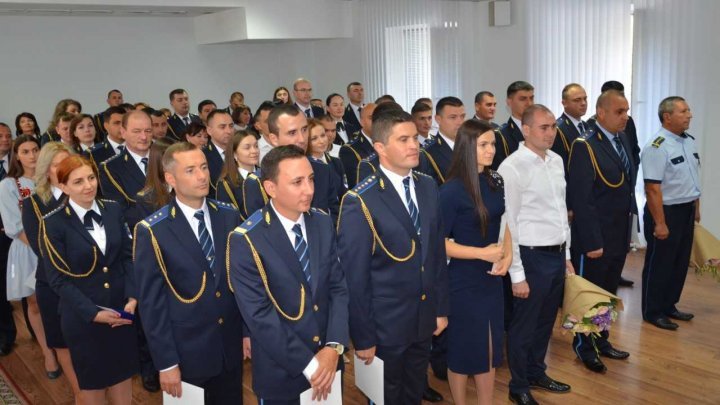 Diplomas, medals and advancements in grade on Professional Day of Customs Officer