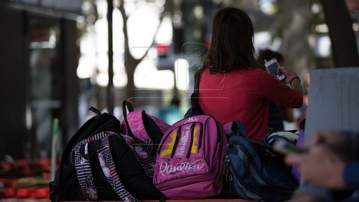 Charity gesture! 130 children from poor families and orphanages received school bags and supplies  