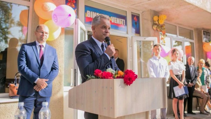 Vlad Plahotniuc: In school, among books and studies, foundation of success is laid. Let's encourage our children to dream nicely