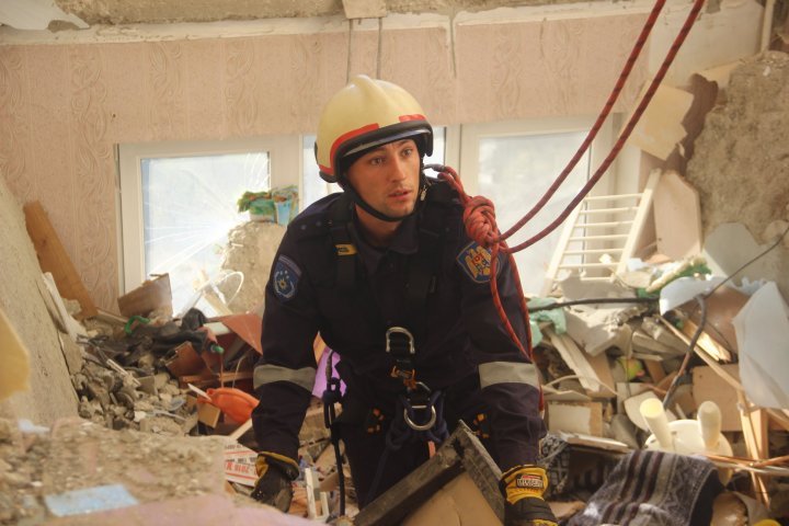 Explosion in Rascani sector. IGSU: Rescues and firemen work in risky conditions