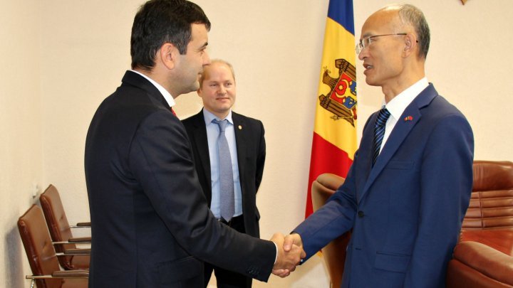 Minister Chiril Gaburici and Ambassador Zhang Yinghong discussed about commercial and economic relations between Moldova and China