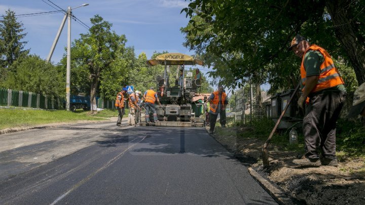 Road that leads to Sfintii Voievozi church from Durlesti was repared 