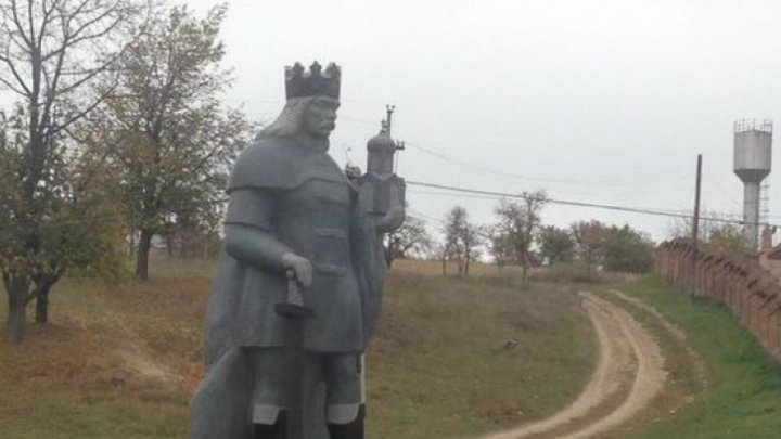 Raising of Stefan cel Mare sculpture in Capriana village is illegal. What authorities say