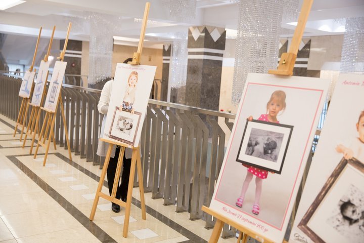 Parliament hosts exhibition dedicated to premature children (PHOTO)