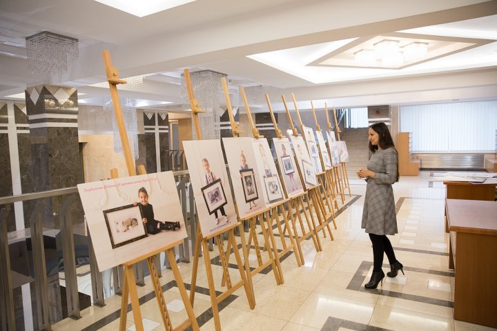 Parliament hosts exhibition dedicated to premature children (PHOTO)