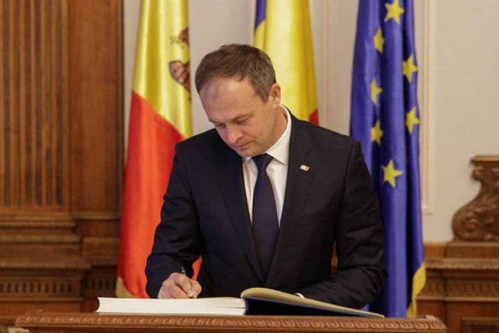 Andrian Candu was decorated with the highest distinctions of Romanian Parliament at Bucharest