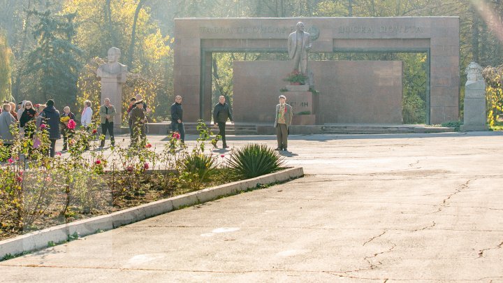 101 years have passed since October revolution. An event was organized in Chisinau (PHOTO REPORT)