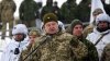 Poroshenko visits troops preparing to move to border