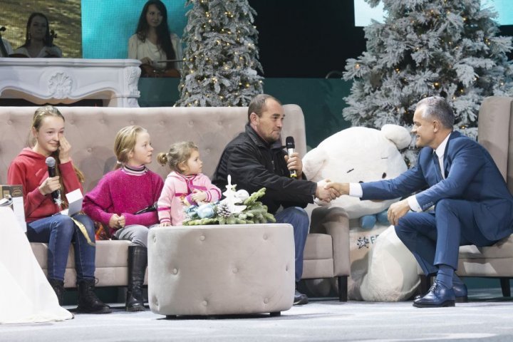 Edelweiss Gala. Vlad Plahotniuc offered a house to a large family