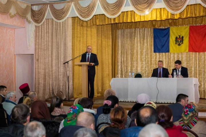 Prime Minister Pavel Filip met with inhabitants of Peresecina and Camencea villages from Orhei district