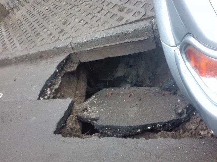 Car fell into a hole place behind the Parliament's building. Is the driver Parliament's employee