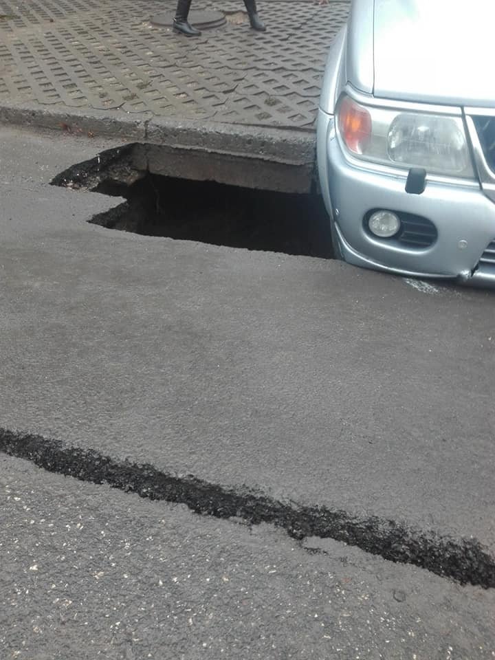 Car fell into a hole place behind the Parliament's building. Is the driver Parliament's employee