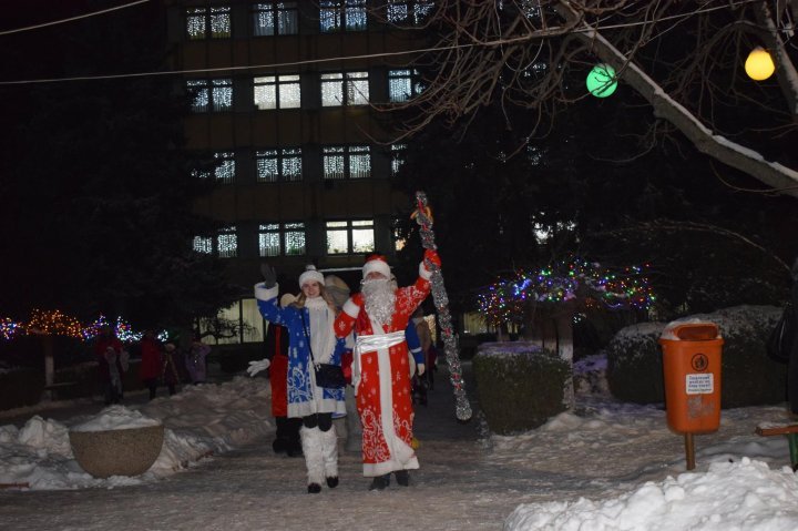 Ungheni district dressed in holiday clothes. Christmas fair was inaugurated (PHOTO)