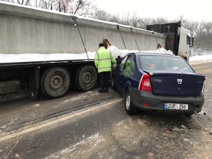 Grave accident on Chisinau-Hancesti road. Cars were violently hit (PHOTO)