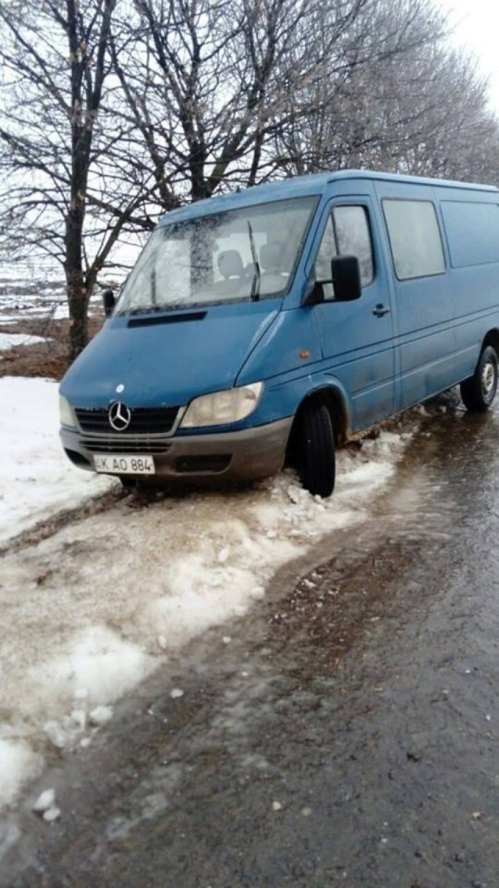 Several cars have drifted on ice on the Cahul-Vulcanesti road