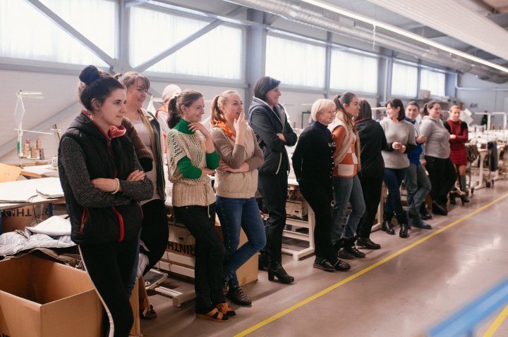 Vlad Plahotniuc met employees from a factory which makes clothes for EU soldiers