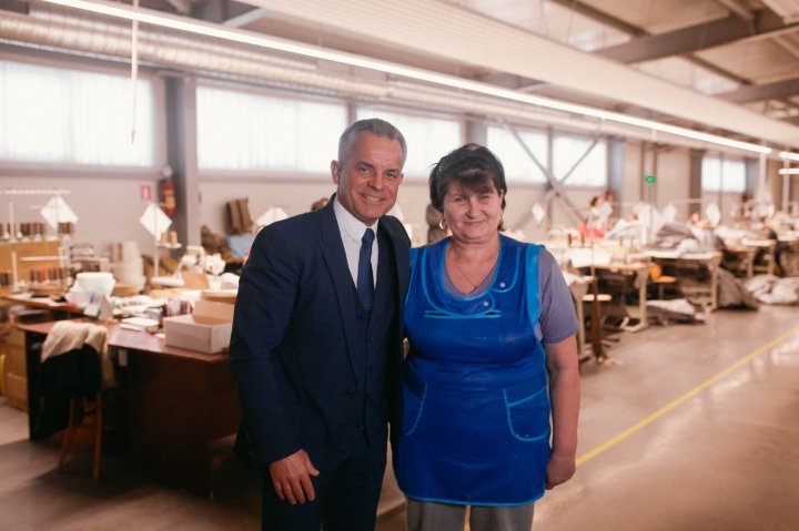 Vlad Plahotniuc met employees from a factory which makes clothes for EU soldiers