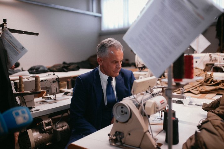 Vlad Plahotniuc met employees from a factory which makes clothes for EU soldiers