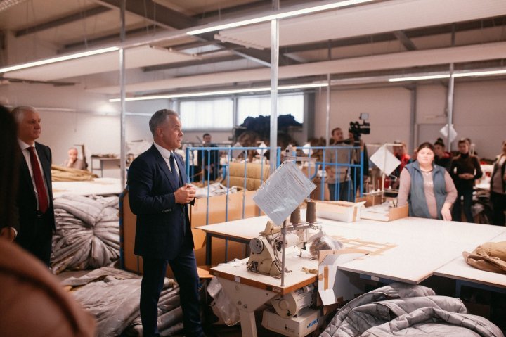 Vlad Plahotniuc met employees from a factory which makes clothes for EU soldiers