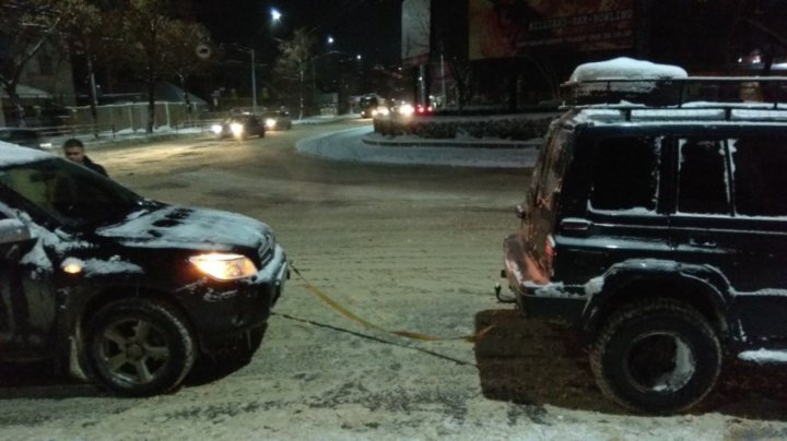 Snow angels from Balti helped people who got stuck in snow (PHOTO)