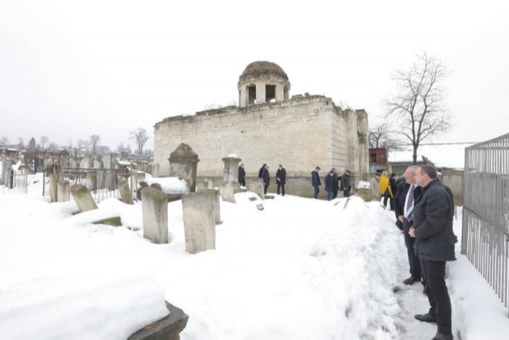 Authorities began rehabilitating the Jewish cemetery in Chisinau. Andrian Candu went to spot