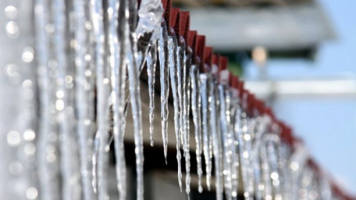 Warning: Icicles are about to fall from many buildings of Capital 