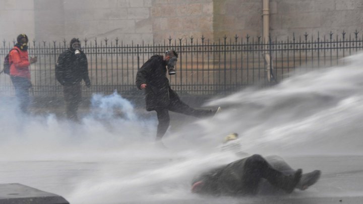 Violent Yellow Vest protesters showed no sign of letting up pressure on the government 