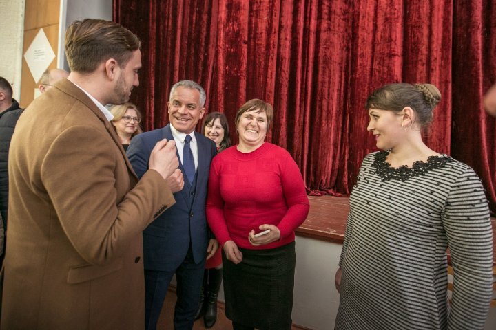 Vlad Plahotniuc at meeting with pupils and teachers in Nisporeni: System of vocational education to be reformed 