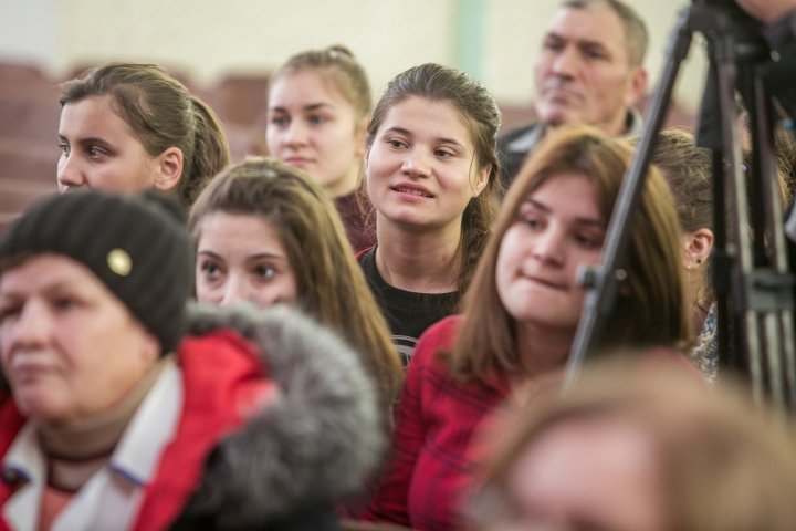 Vlad Plahotniuc at meeting with pupils and teachers in Nisporeni: System of vocational education to be reformed 